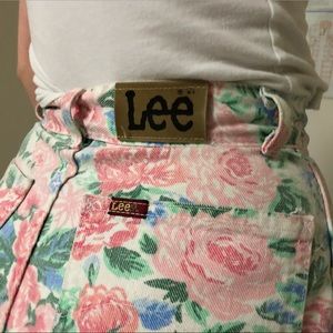 VINTAGE FLORAL LEVI MOM JEANS